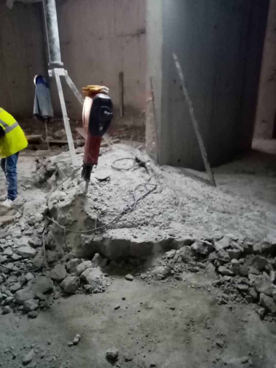 Sahada beton kırım çalışması